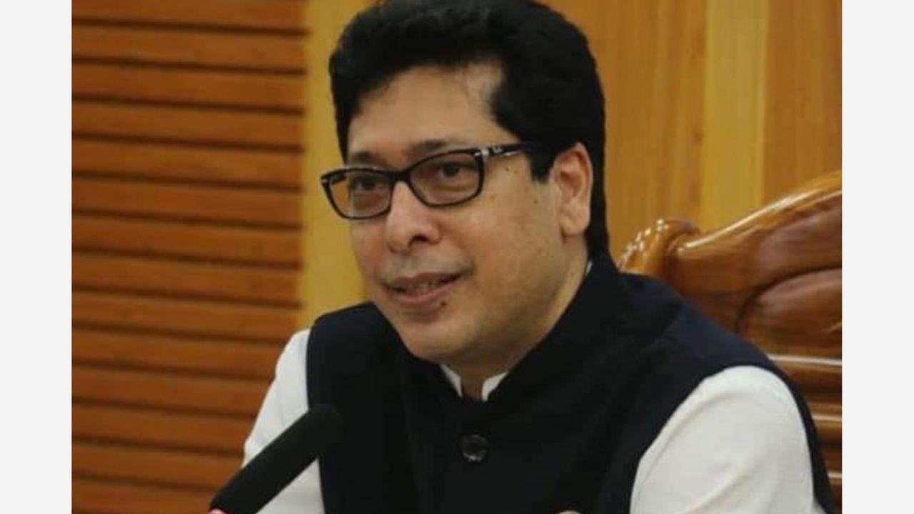 সাবেক মন্ত্রী ফরহাদ হোসেন ও তার স্ত্রীর বিরুদ্ধে দুদকের মামলা